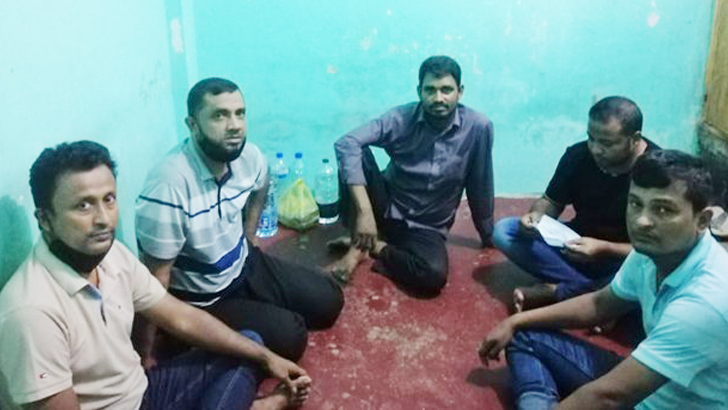 প্রতারক চক্ররা নিজেদের মেজর-কর্নেল পরিচয় দিয়ে চাকরি দেয়